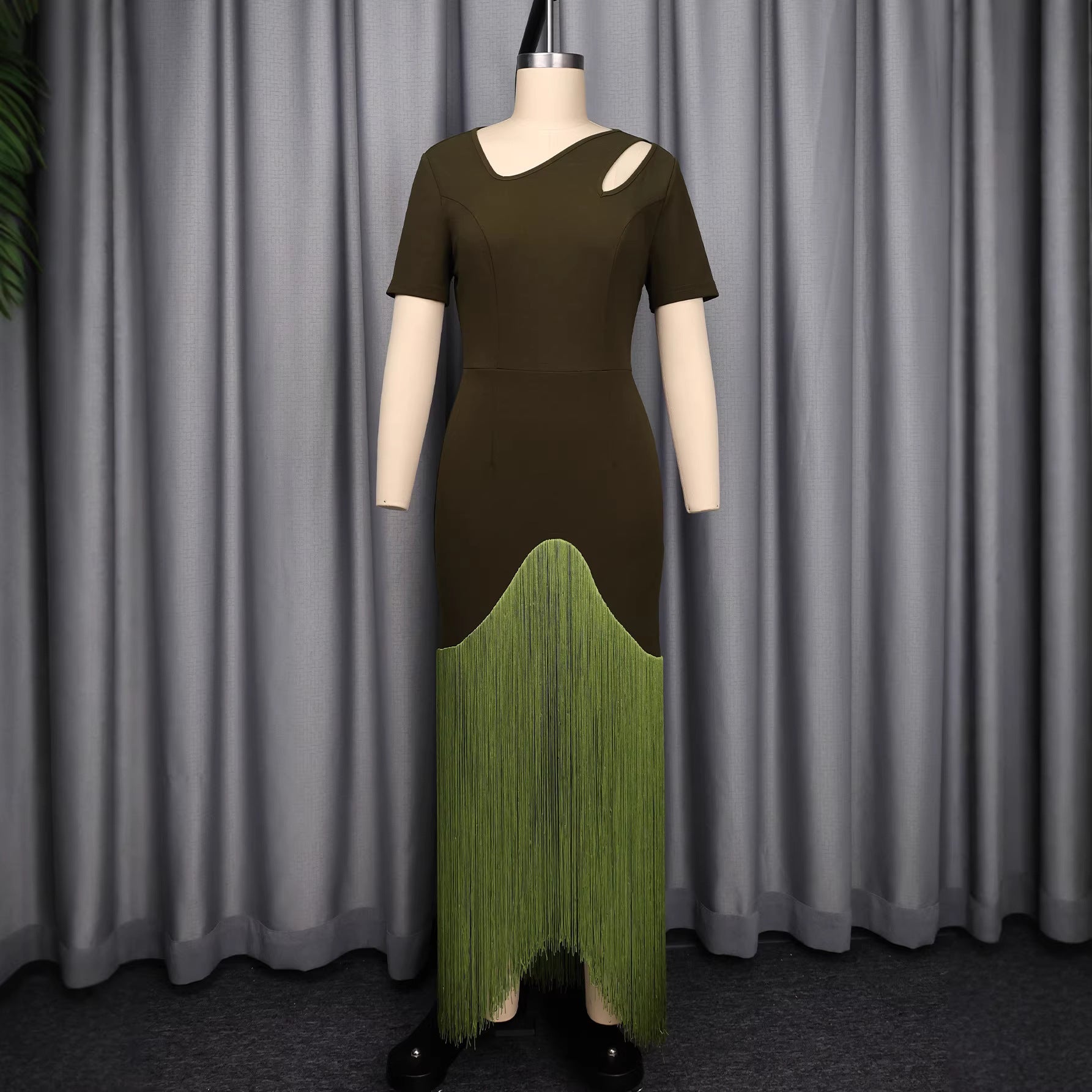 Robe maxi femme avec jupe asymétrique et design élégant à découpes Mirla
