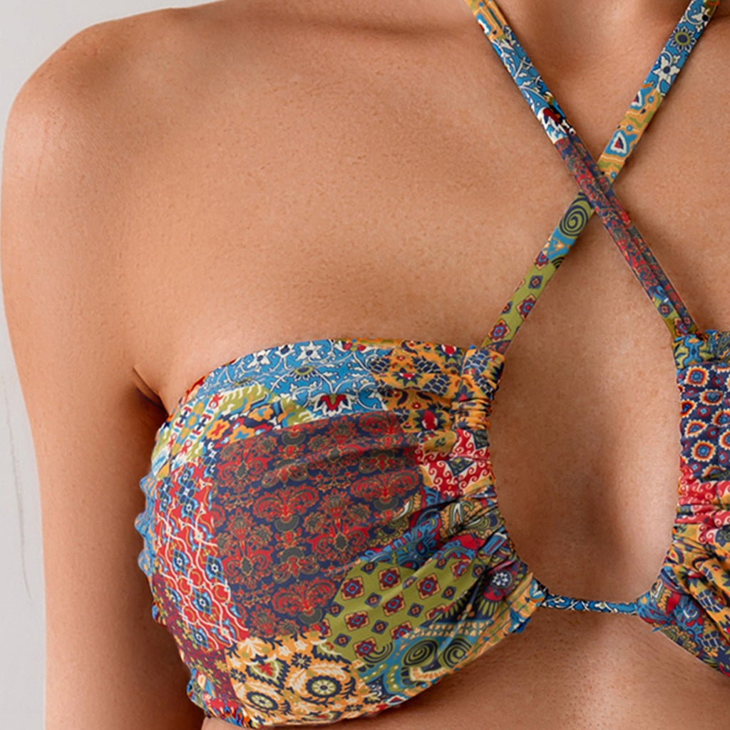 Bikini bandeau femme avec un motif ludique et vif Mirla