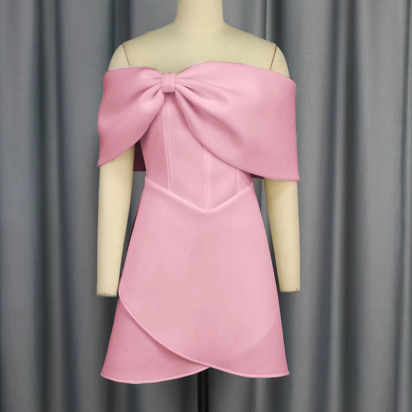 Robe Mini Off-Shoulder avec Détail Nœud Mirla