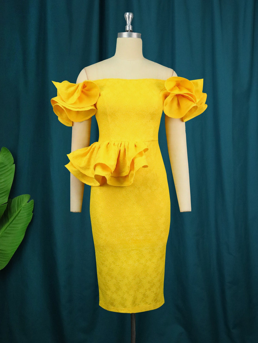 Robe de cocktail ajustée avec des manches bouffantes froncées Mirla