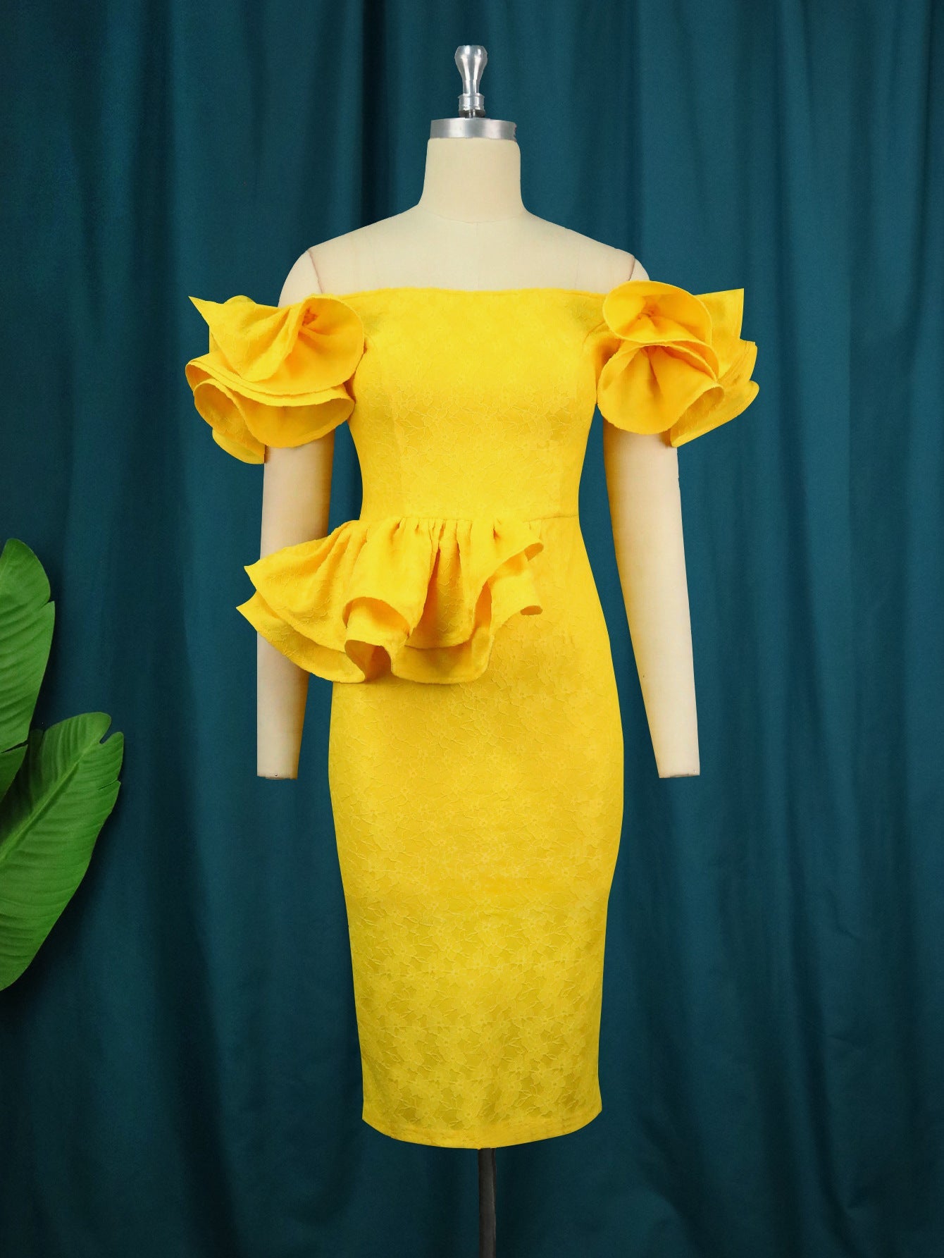 Robe de cocktail ajustée avec des manches bouffantes froncées Mirla