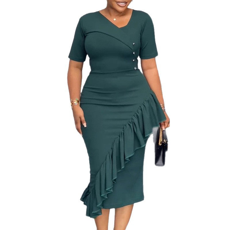 Robe ajustée à traîne avec ourlet asymétrique et design à boutons Mirla