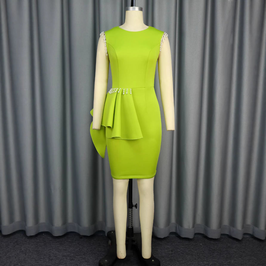 Robe sculptée pour femme avec volant asymétrique et détails en perles Mirla