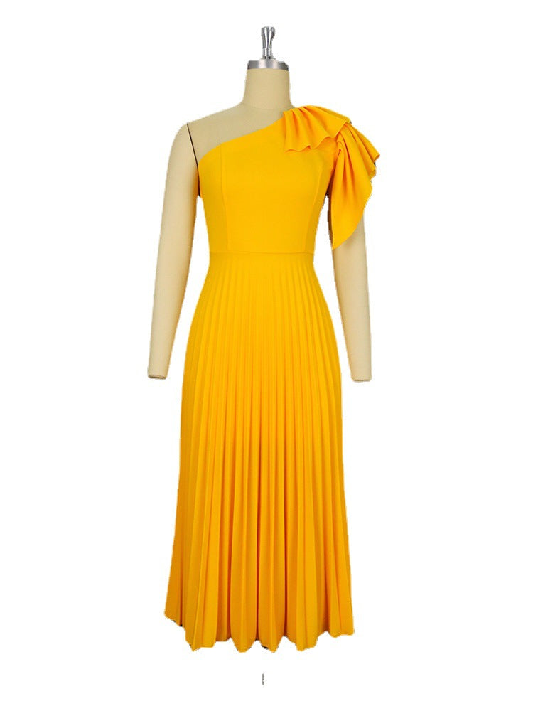 Robe maxi plissée pour femmes avec bretelle asymétrique et détail volant Mirla