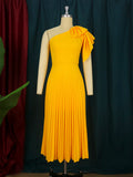 Robe maxi plissée pour femmes avec bretelle asymétrique et détail volant Mirla