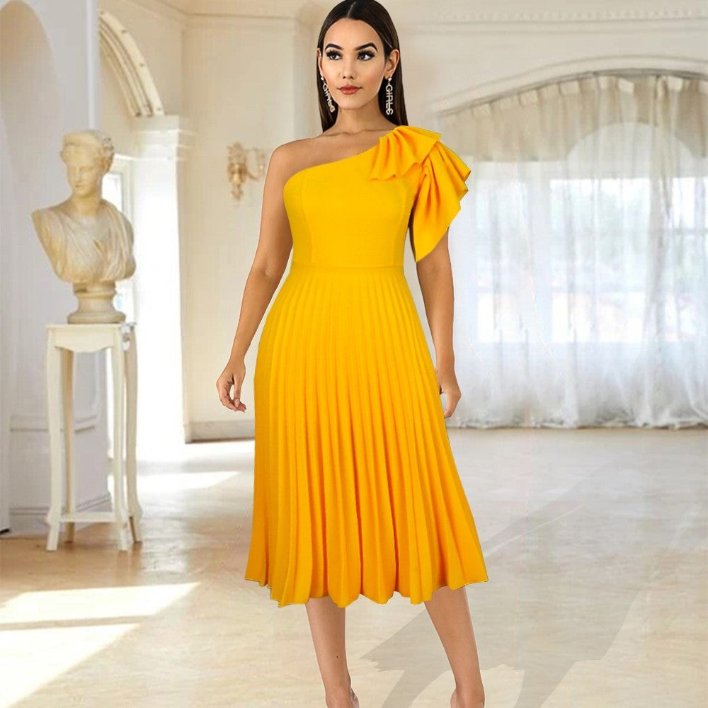 Robe maxi plissée pour femmes avec bretelle asymétrique et détail volant Mirla