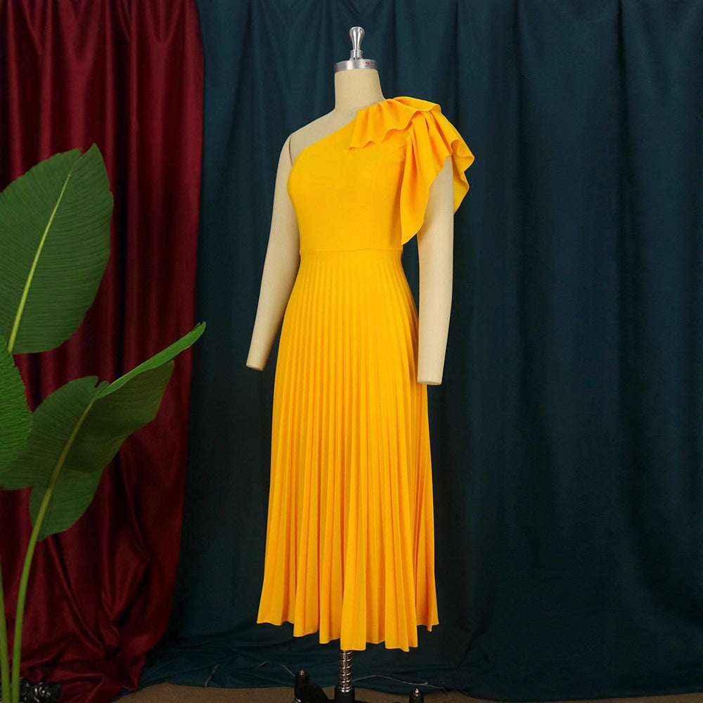Robe maxi plissée pour femmes avec bretelle asymétrique et détail volant Mirla