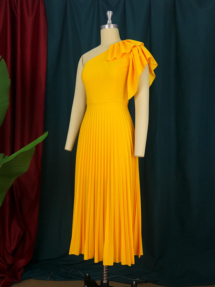 Robe maxi plissée pour femmes avec bretelle asymétrique et détail volant Mirla