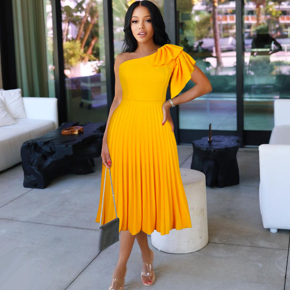 Robe maxi plissée pour femmes avec bretelle asymétrique et détail volant Mirla