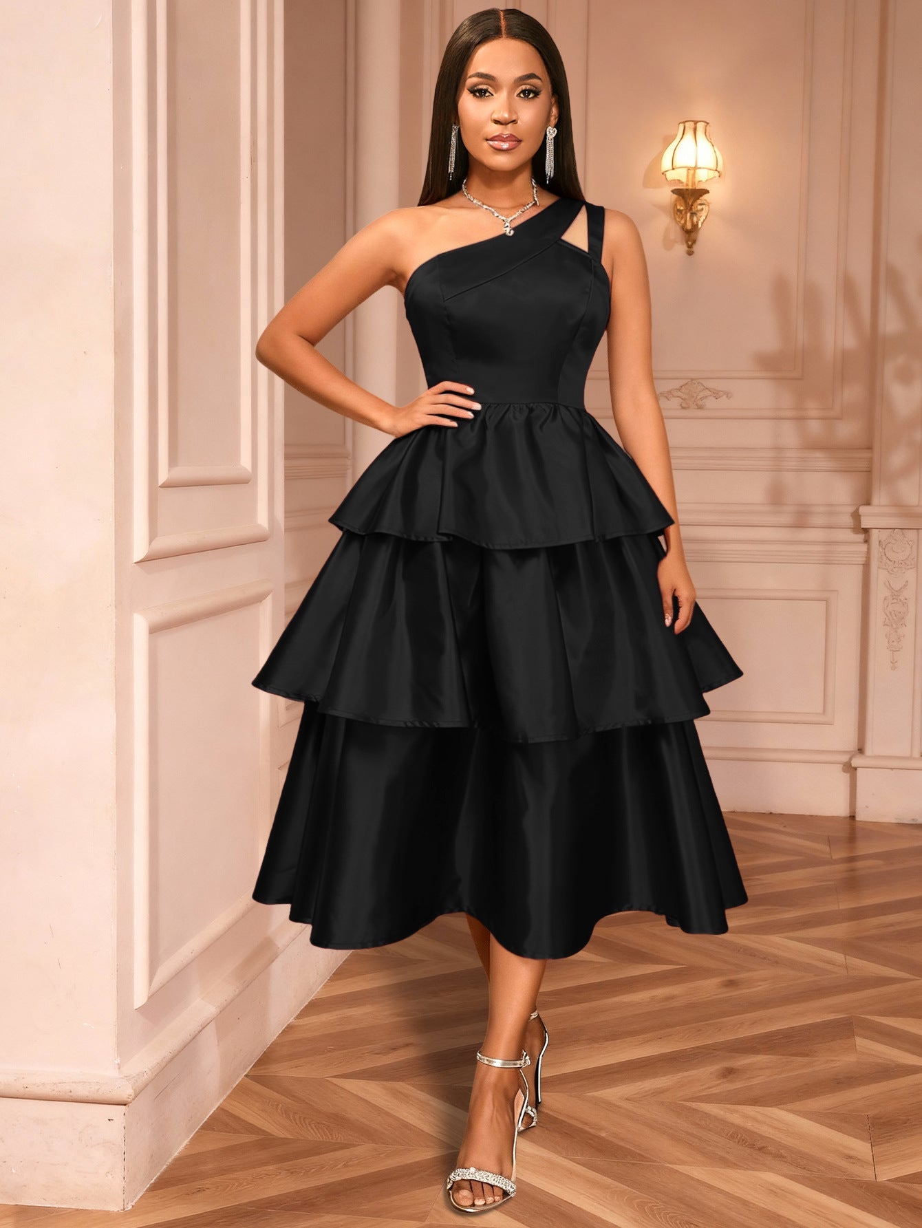 Robe maxi femme avec bretelle asymétrique et volants volumineux Mirla