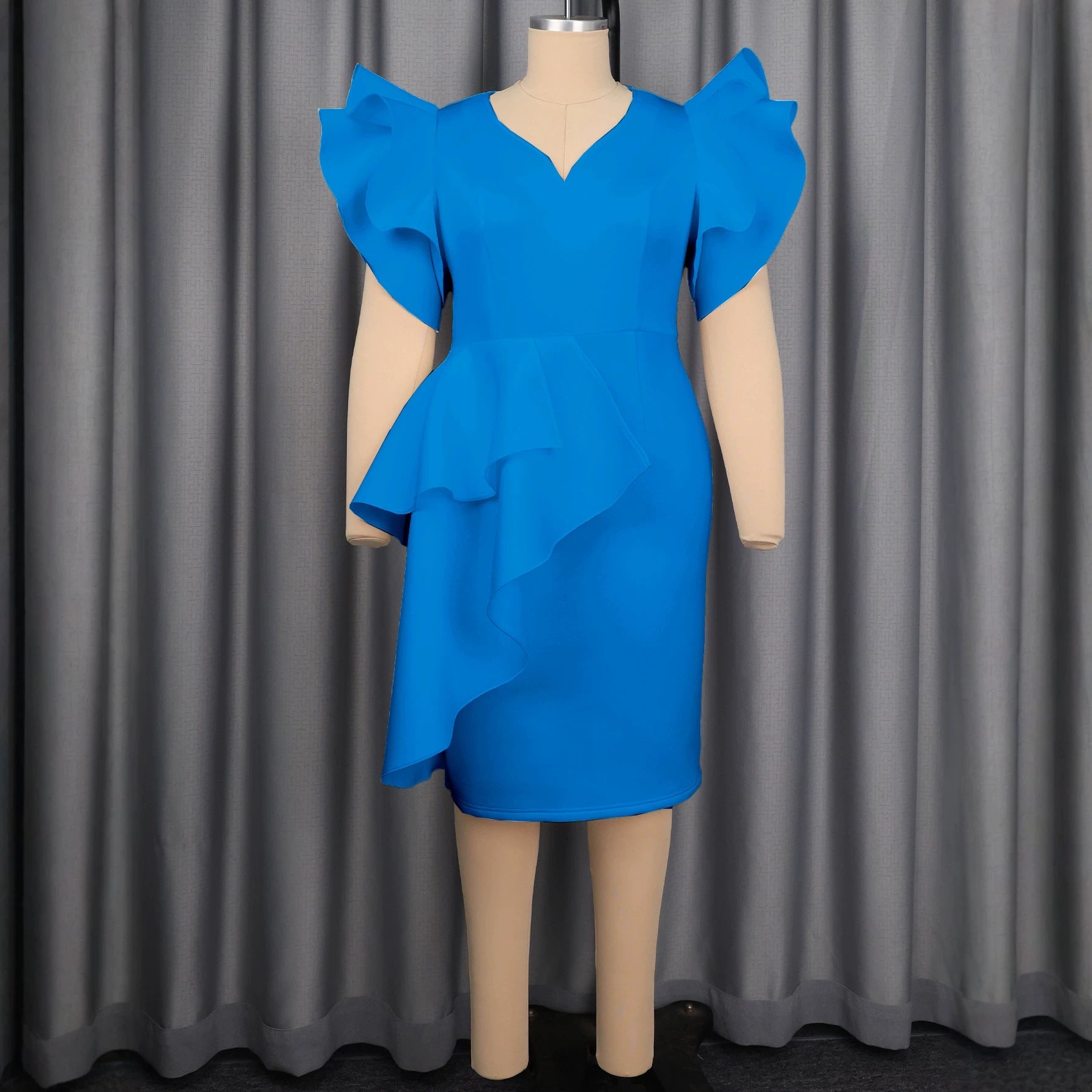 Robe pour femmes avec volants volumineux et ourlet asymétrique Mirla