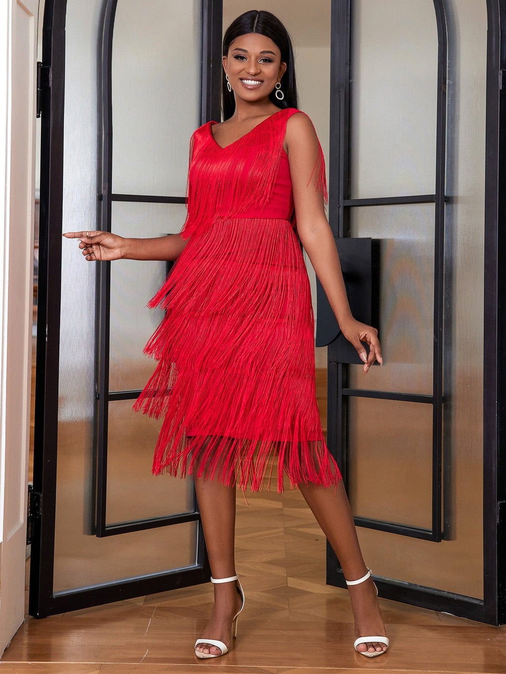 Robe Cocktail à Franges avec Décolleté en V et Ourlet Flottant Mirla