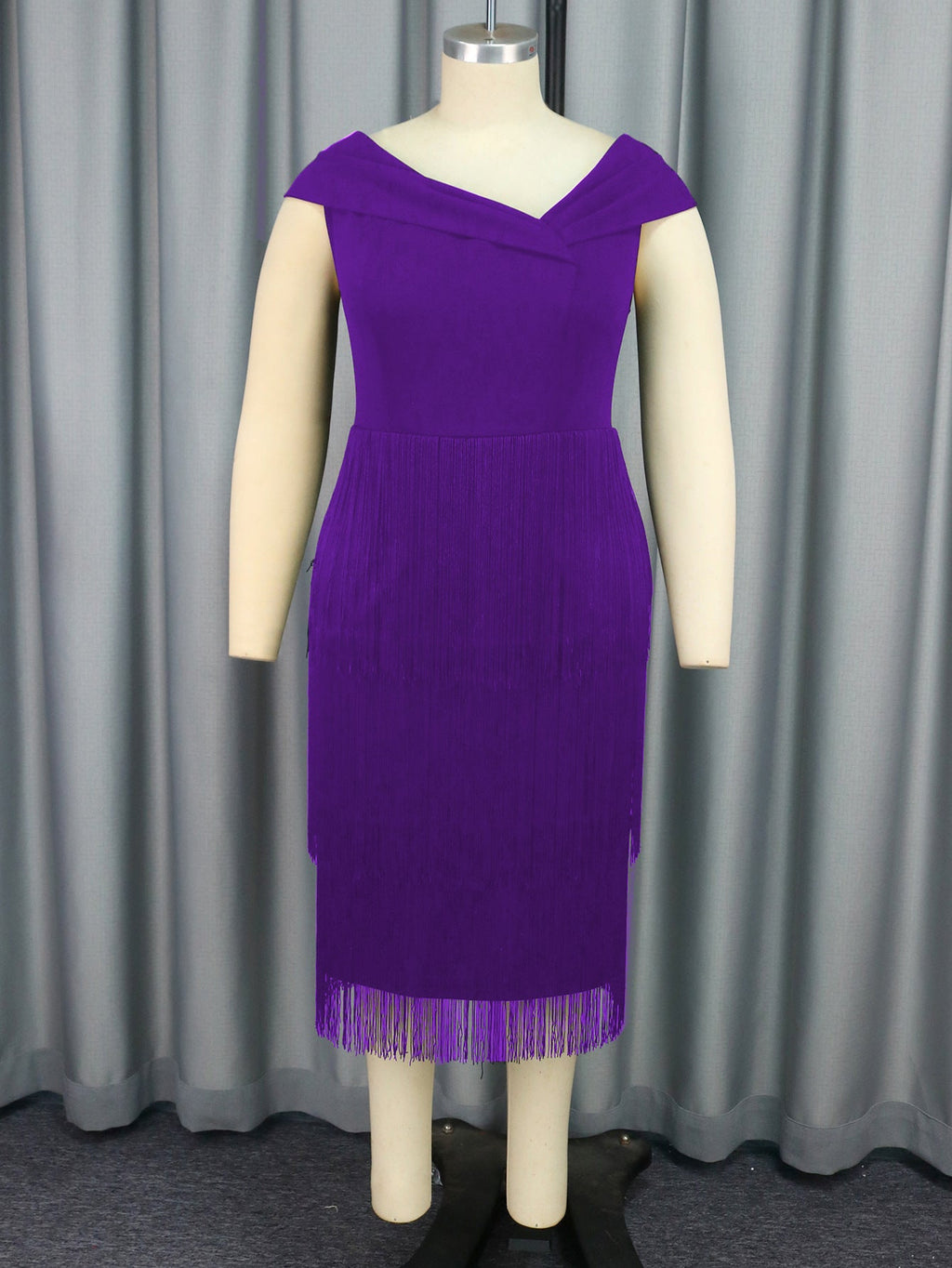 Robe à Franges Glamour pour Femmes avec Élégant Décolleté en V Mirla