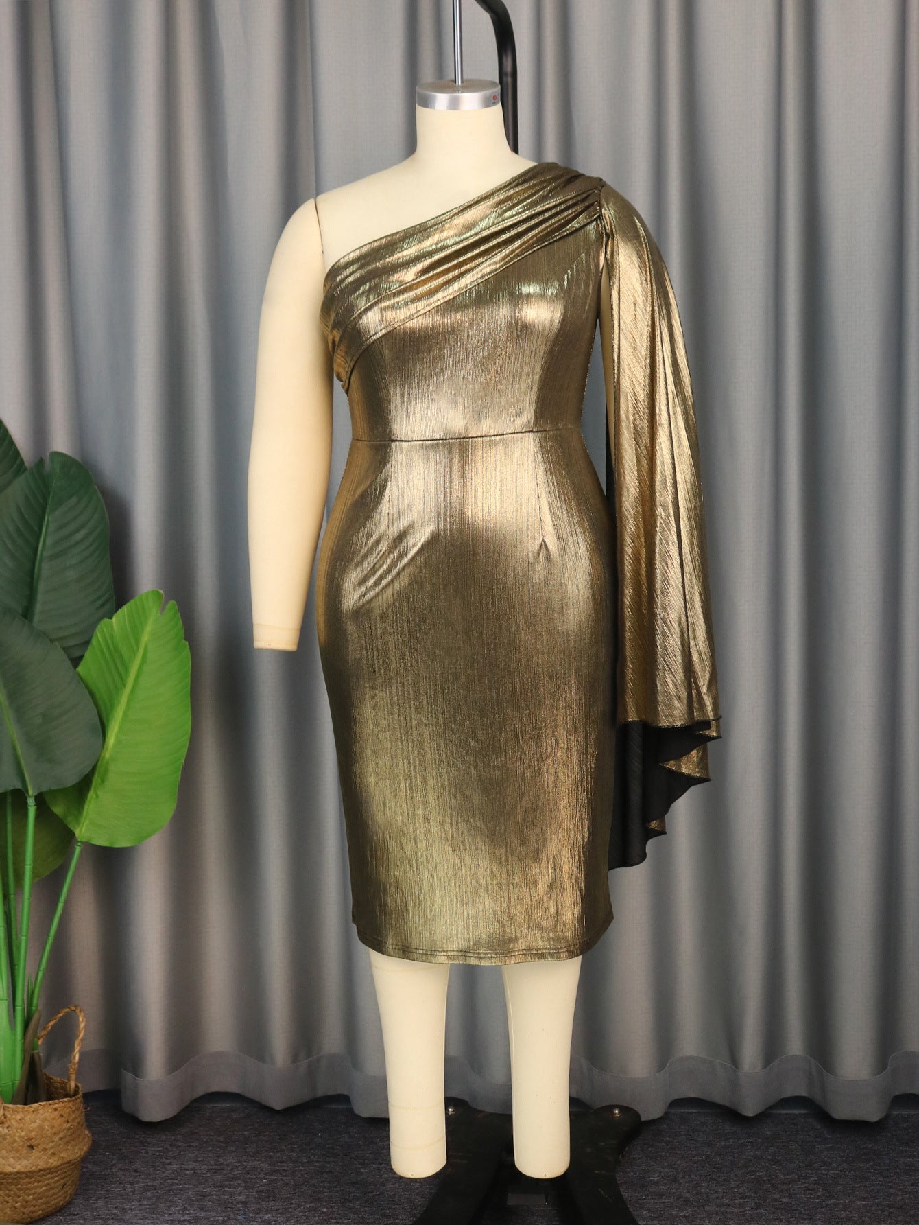 Robe de Soirée Glamour à Épaule Unique avec Tissu Scintillant Mirla