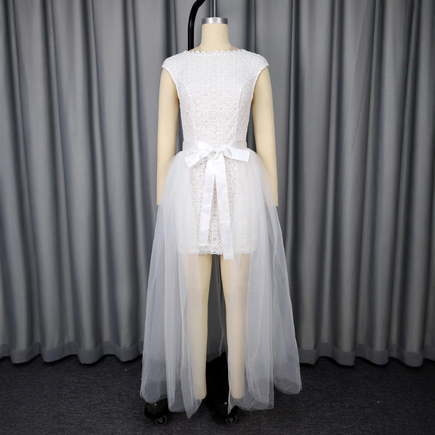 Robe de mariée midi pour femme avec haut décoré et sur-robe en tulle transparent Mirla
