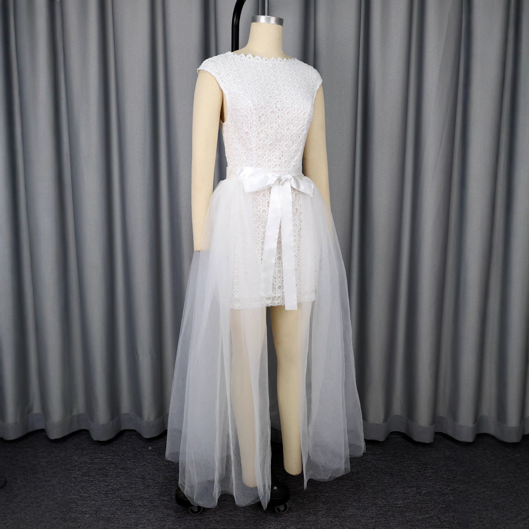 Robe de mariée midi pour femme avec haut décoré et sur-robe en tulle transparent Mirla