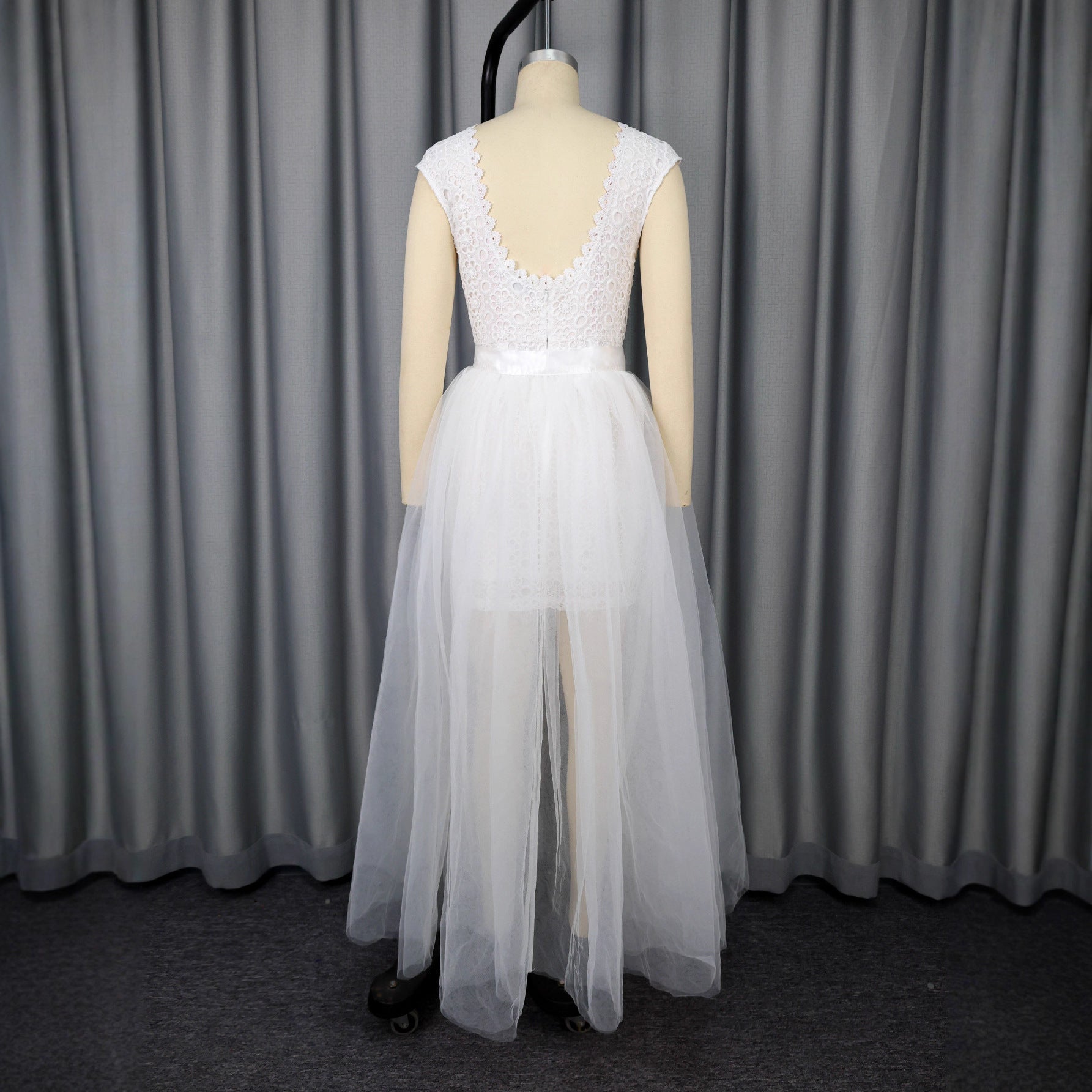Robe de mariée midi pour femme avec haut décoré et sur-robe en tulle transparent Mirla