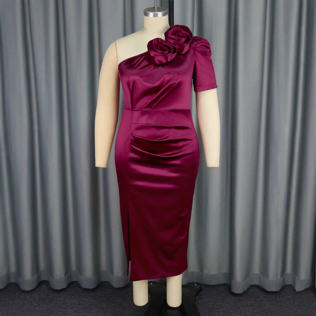 Robe magnifique cintrée avec des appliqués floraux décoratifs Mirla