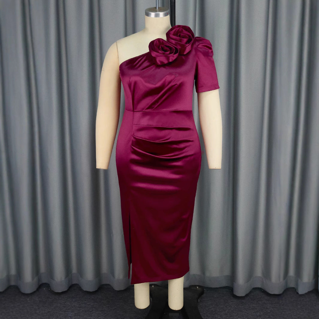 Robe magnifique cintrée avec des appliqués floraux décoratifs Mirla