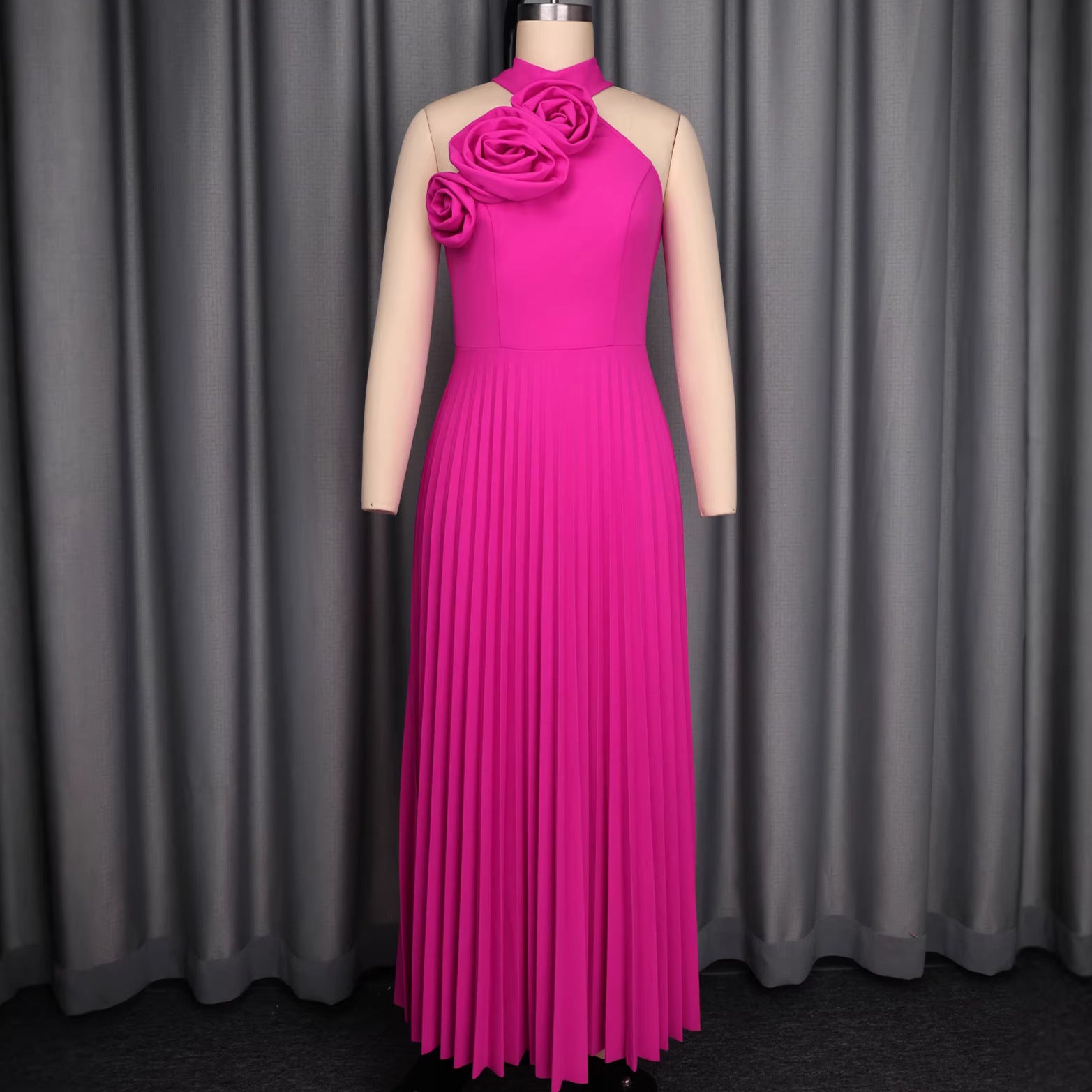 Robe maxi femme avec découpe asymétrique et appliqués de roses décoratifs Mirla