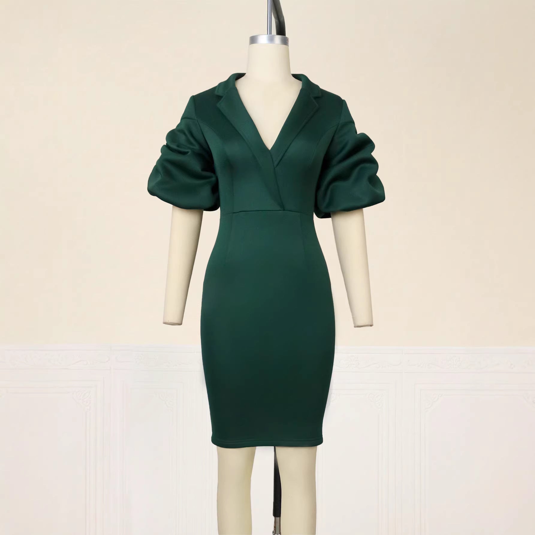 Robe en béton figuratif pour femmes avec des manches bouffantes volumineuses et un détail élégant Mirla