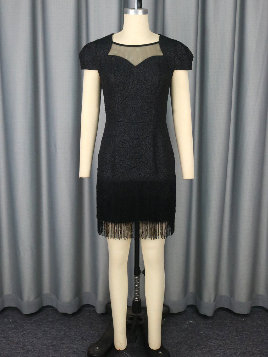 Robe Glamour pour Femmes avec Franges et Détail Transparent Mirla