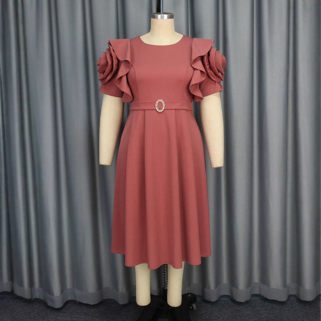 Robe de femme avec volants volumineux et élégante ceinture Mirla