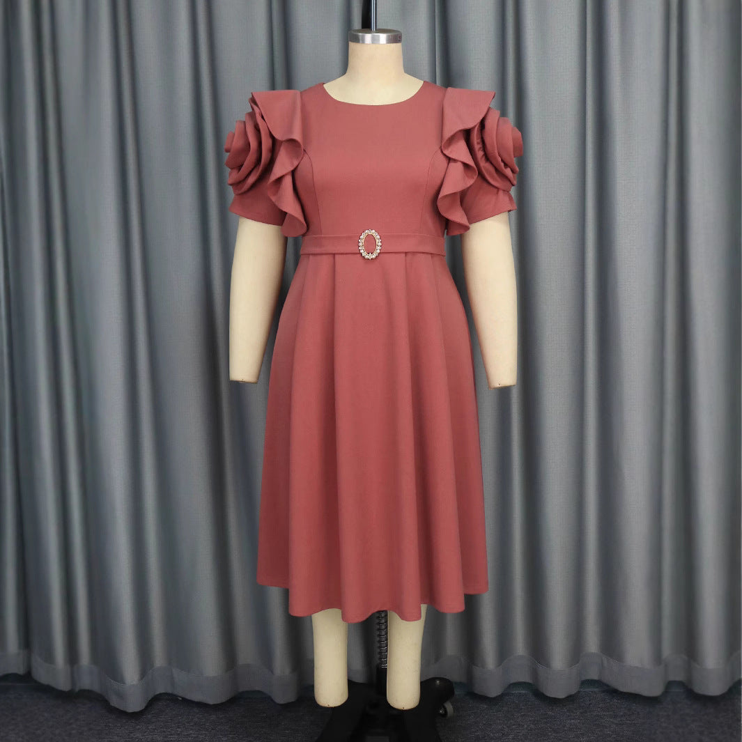 Robe de femme avec volants volumineux et élégante ceinture Mirla