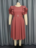 Robe de femme avec volants volumineux et élégante ceinture Mirla