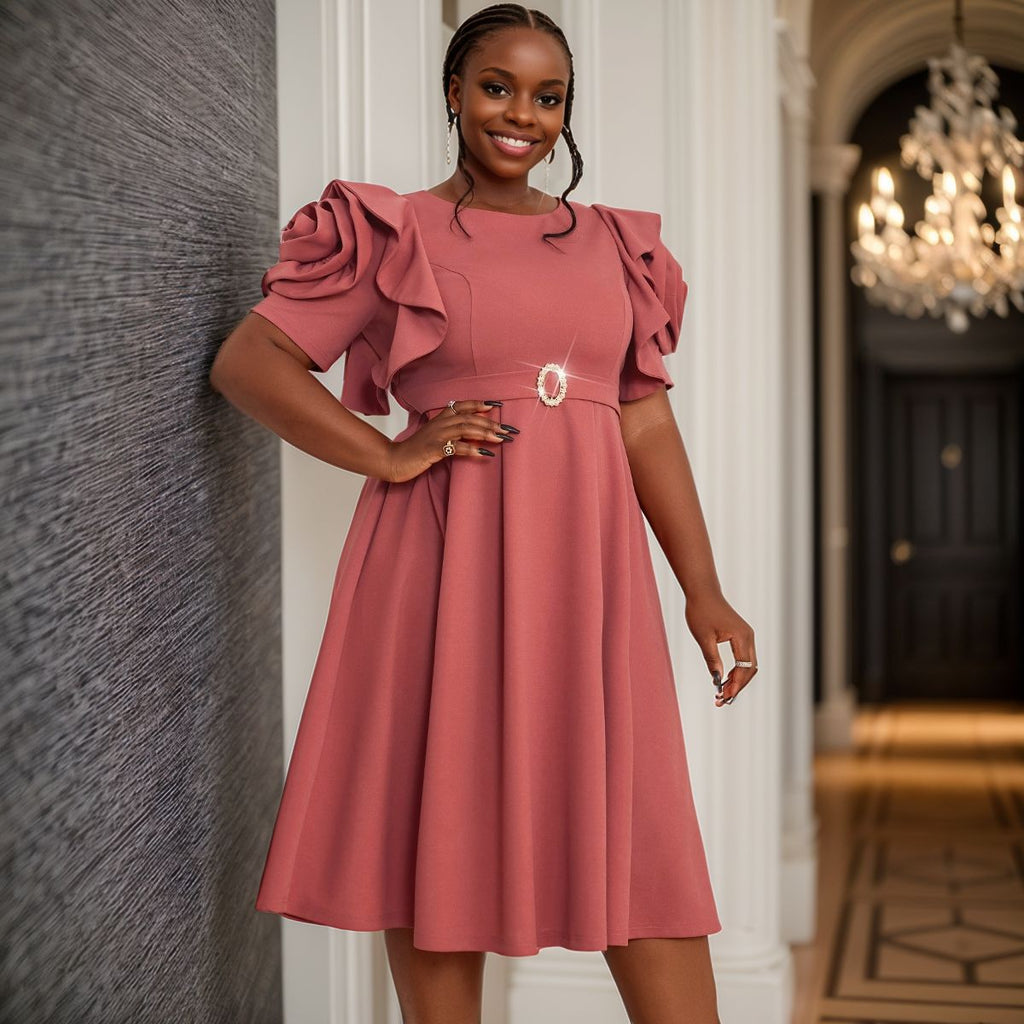 Robe de femme avec volants volumineux et élégante ceinture Mirla