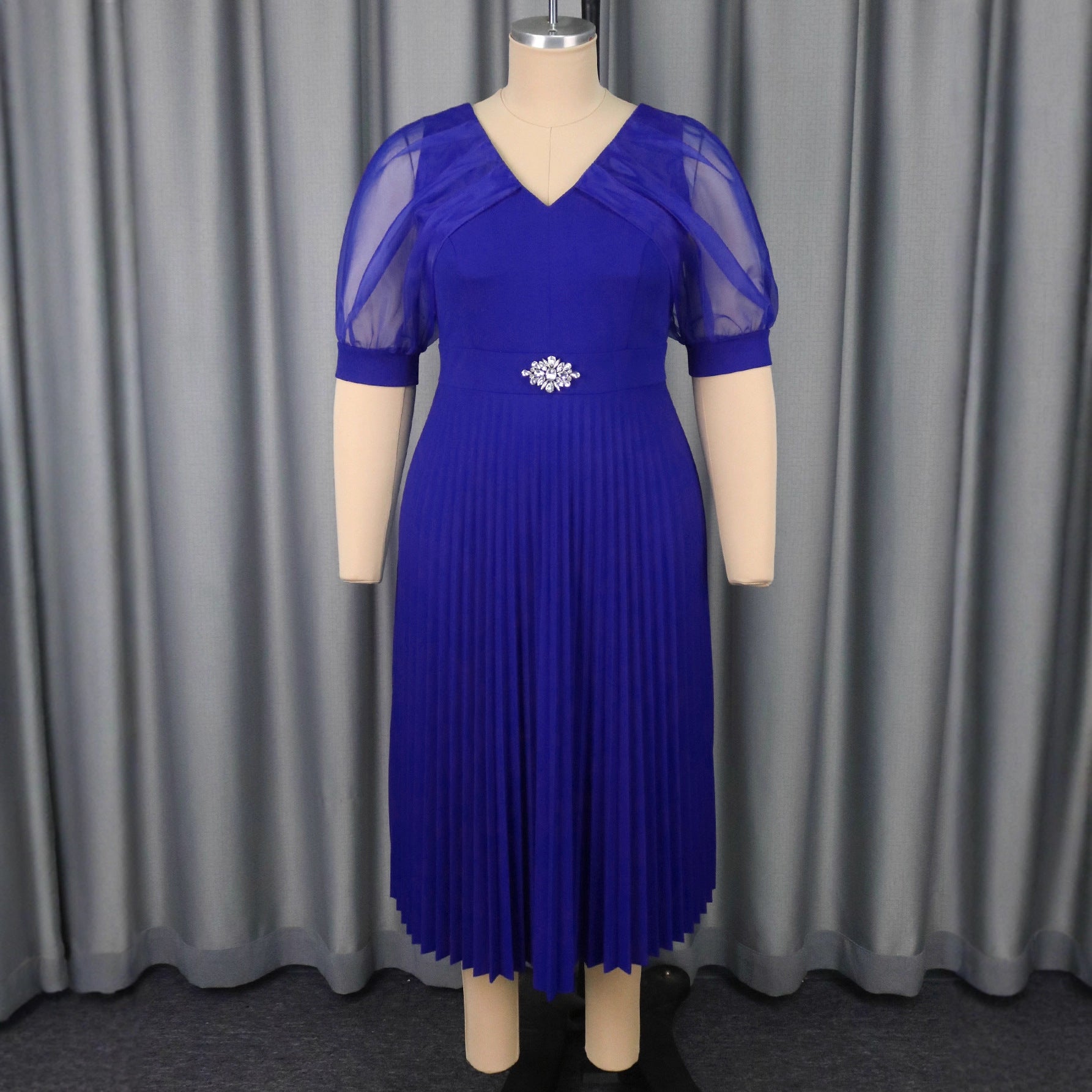 Jupe midi aérienne avec des manches en chiffon élégantes Mirla