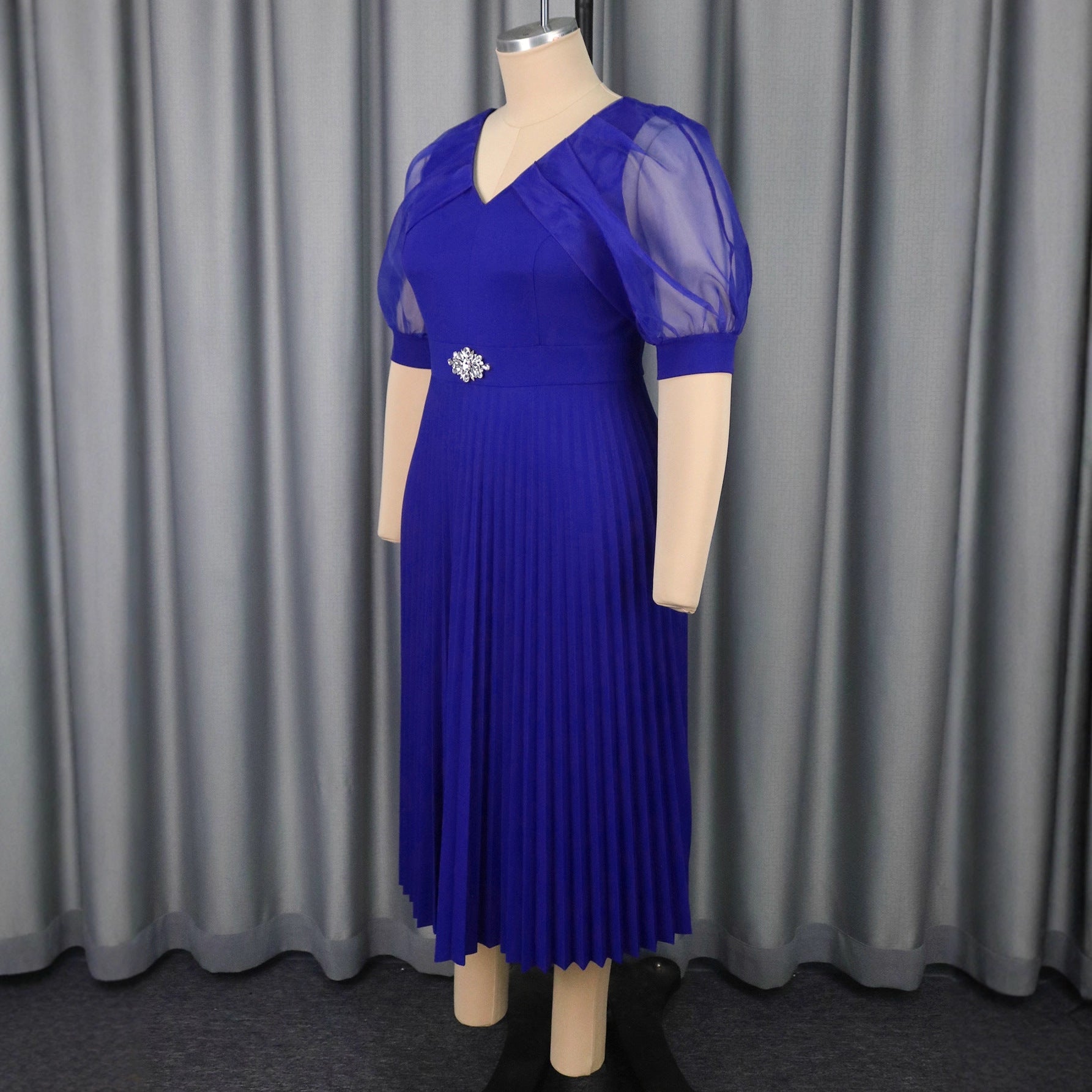 Jupe midi aérienne avec des manches en chiffon élégantes Mirla