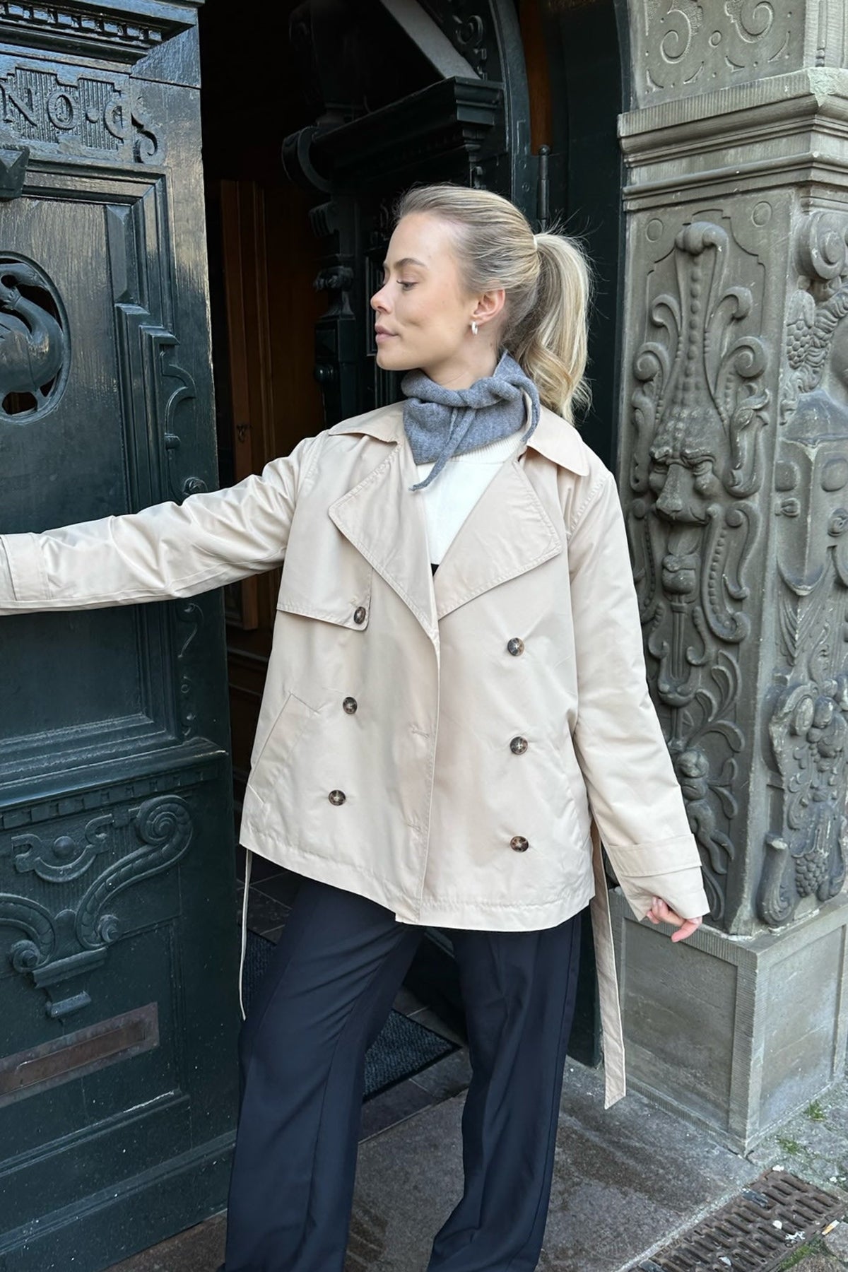 Manteau Trenchcourt Femme avec Double Rangée de Boutonnage et Large Col