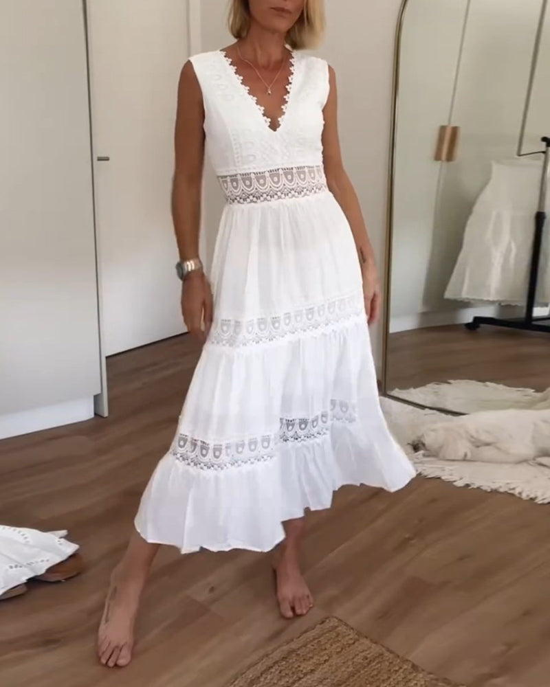 Robe midi d'été blanche aérée et mignonne avec dentelle et décolleté en V