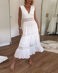 Robe midi d'été blanche aérée et mignonne avec dentelle et décolleté en V