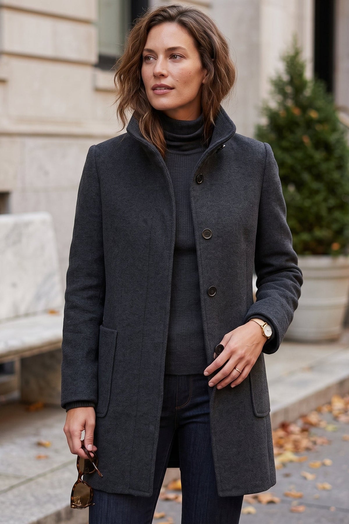 Manteau long à col classique avec boutons élégants