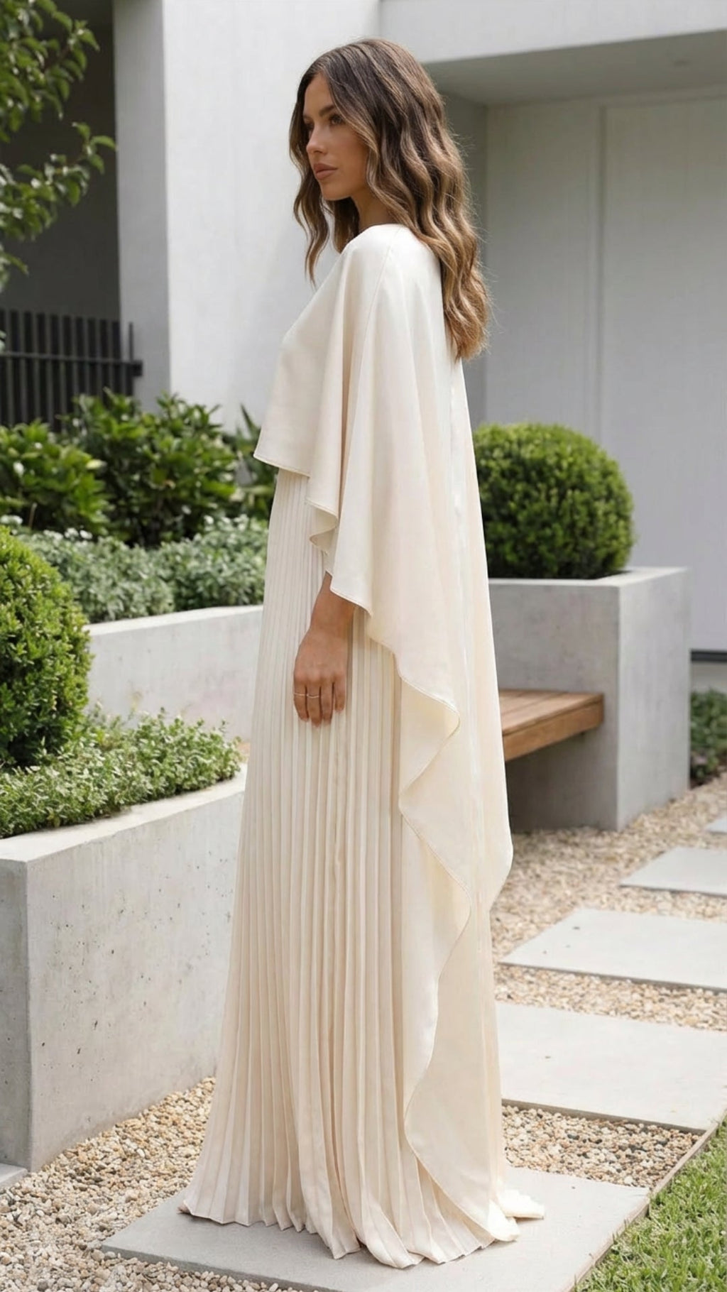 Aniya | Robe Maxi à Manches Longues en Cape pour Invitées de Mariage