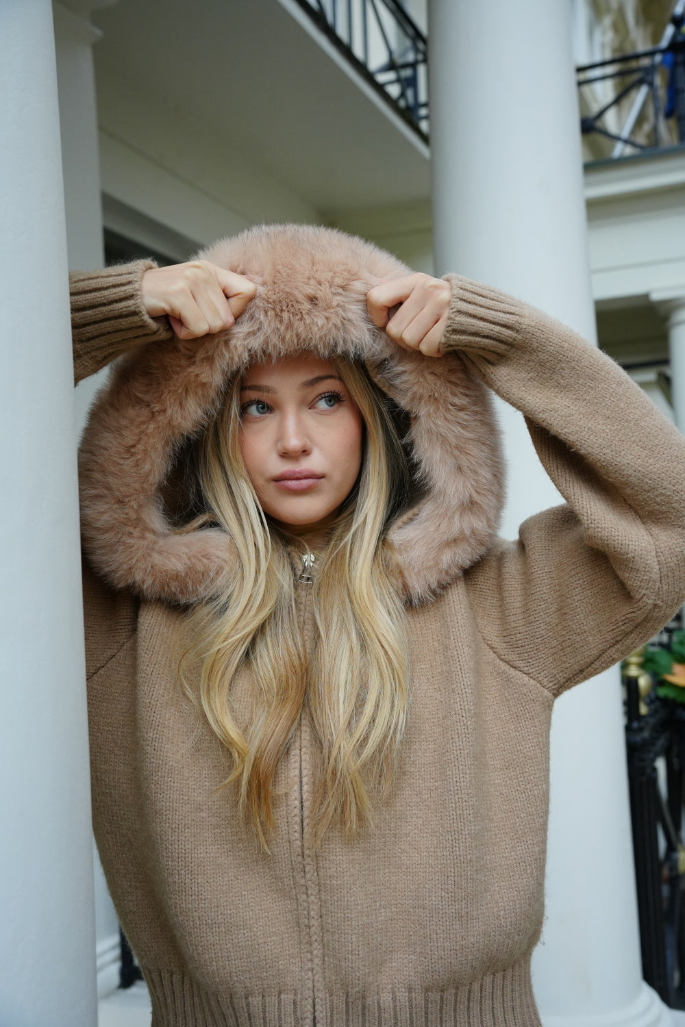 Aubri | Veste Tricotée à Capuche en Fourrure Synthétique pour Femmes