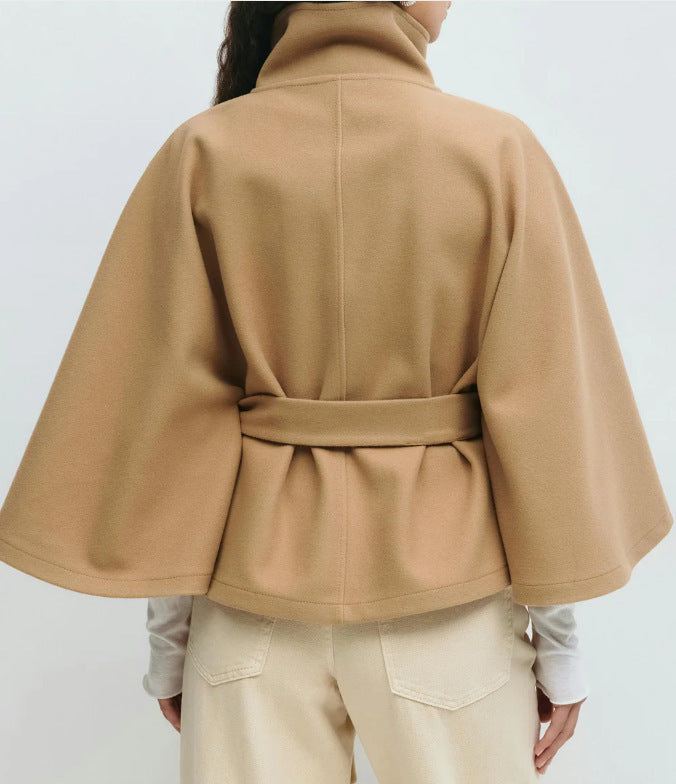 Felicia | Manteau Cape à Col Montant Ceinturé pour Femmes