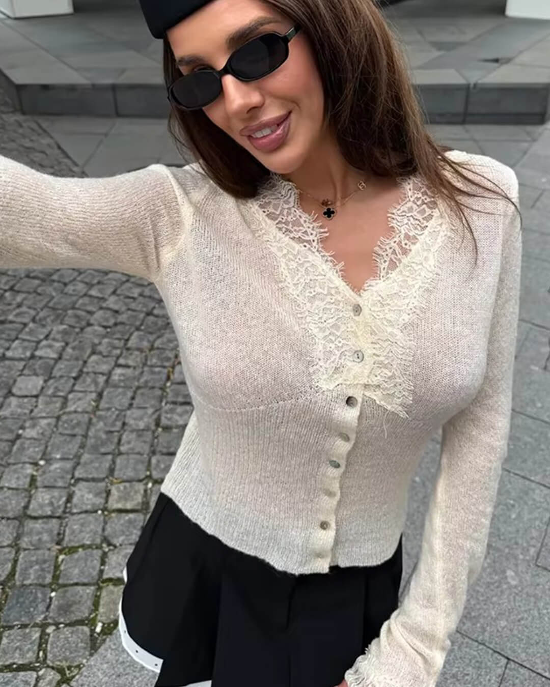Kassandra | Cardigan en tricot à manches longues, décolleté en V et boutons sur le devant pour femmes