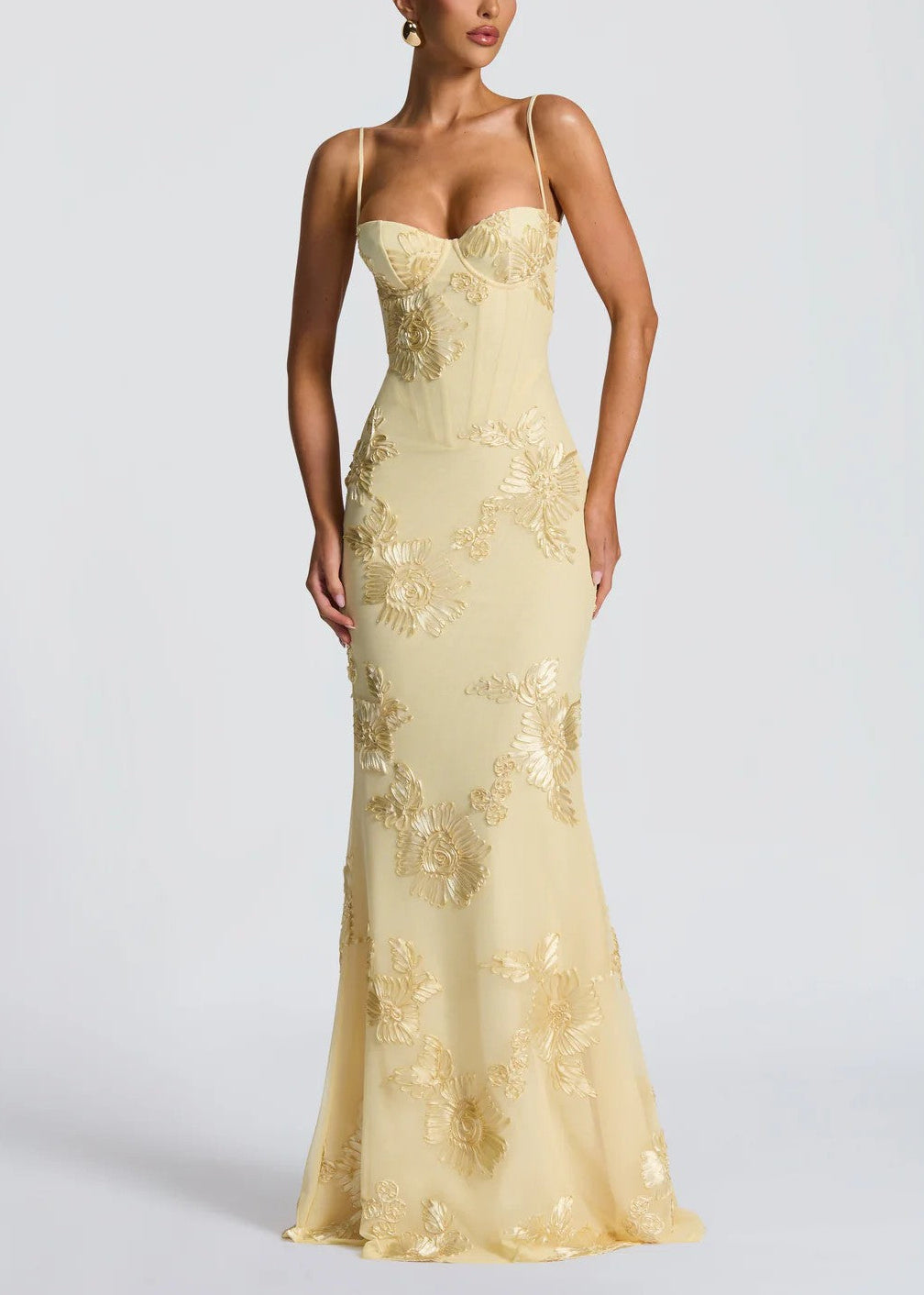 Kiara | Robe maxi sans manches en broderie florale pour invitées de mariage