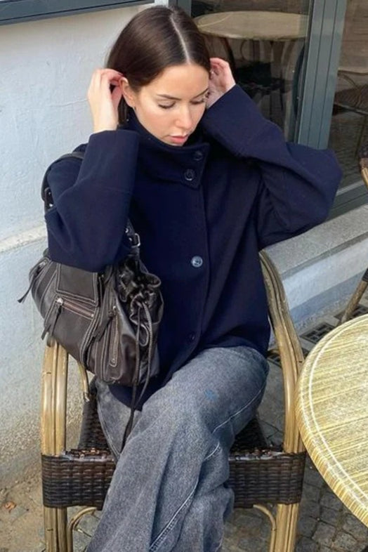 Lexa | Veste Femme à Col Montant Asymétrique et Boutonnage Avant