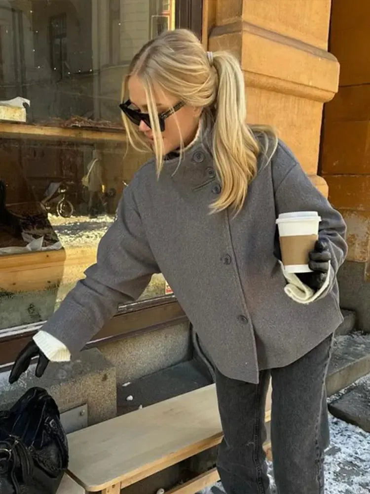 Lexa | Veste Femme à Col Montant Asymétrique et Boutonnage Avant