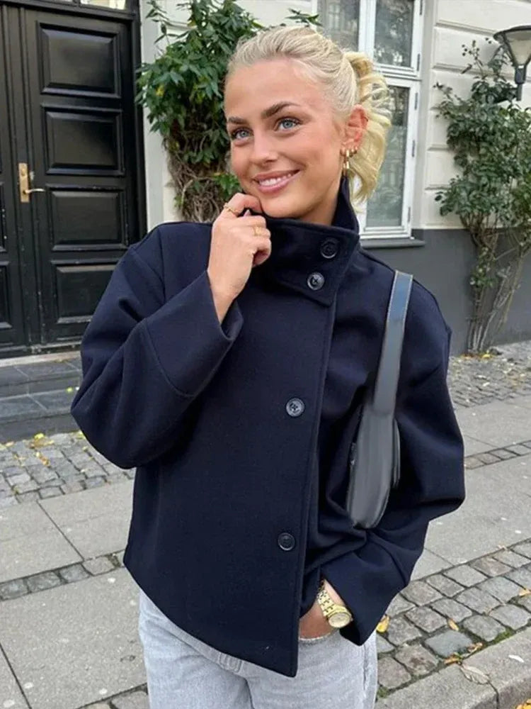 Lexa | Veste Femme à Col Montant Asymétrique et Boutonnage Avant