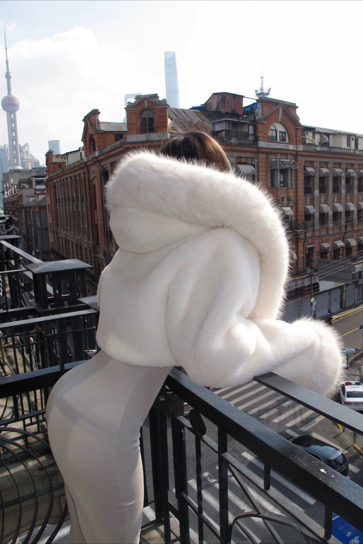 Louise | Veste courte à capuche en fausse fourrure pour femmes