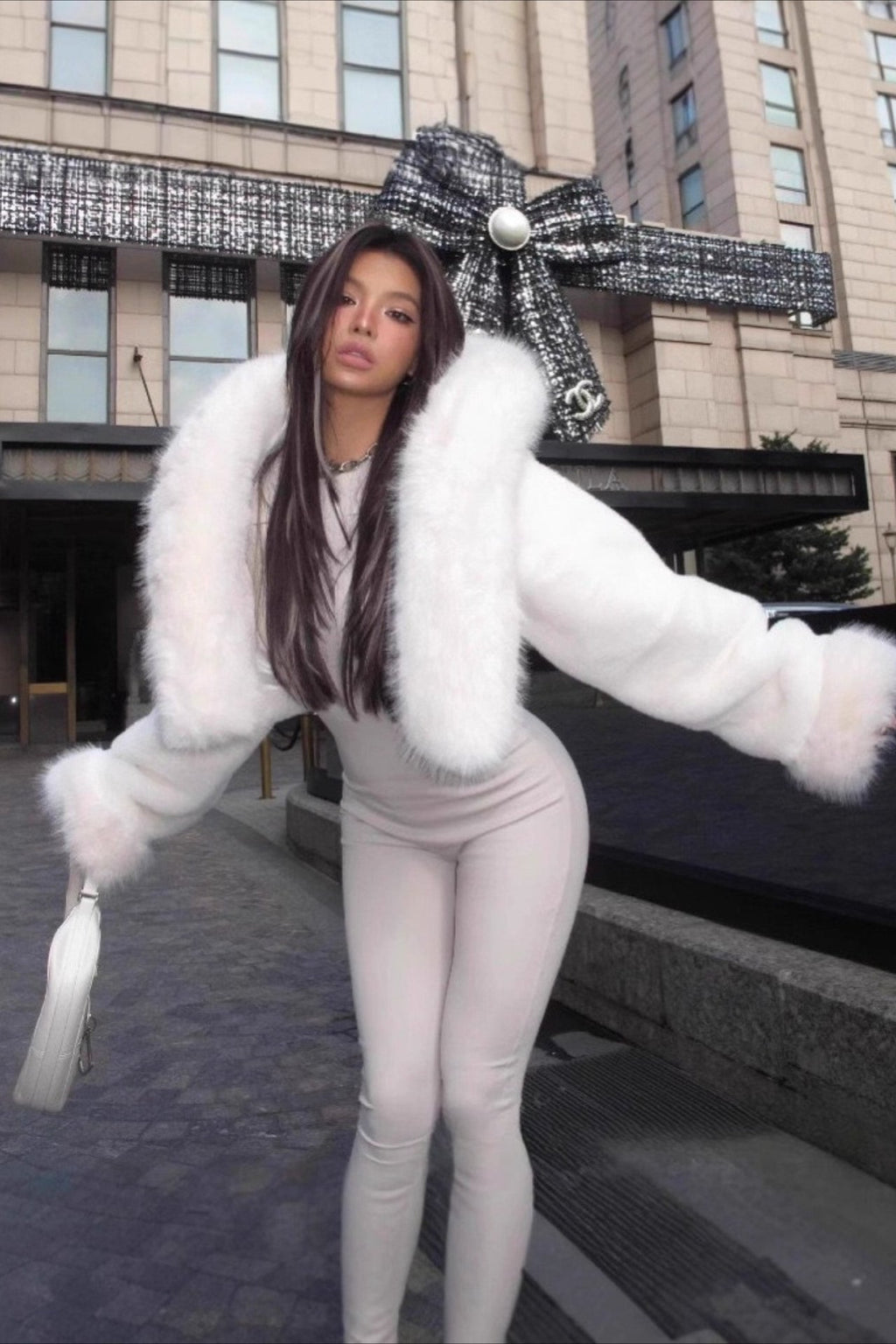 Louise | Veste courte à capuche en fausse fourrure pour femmes