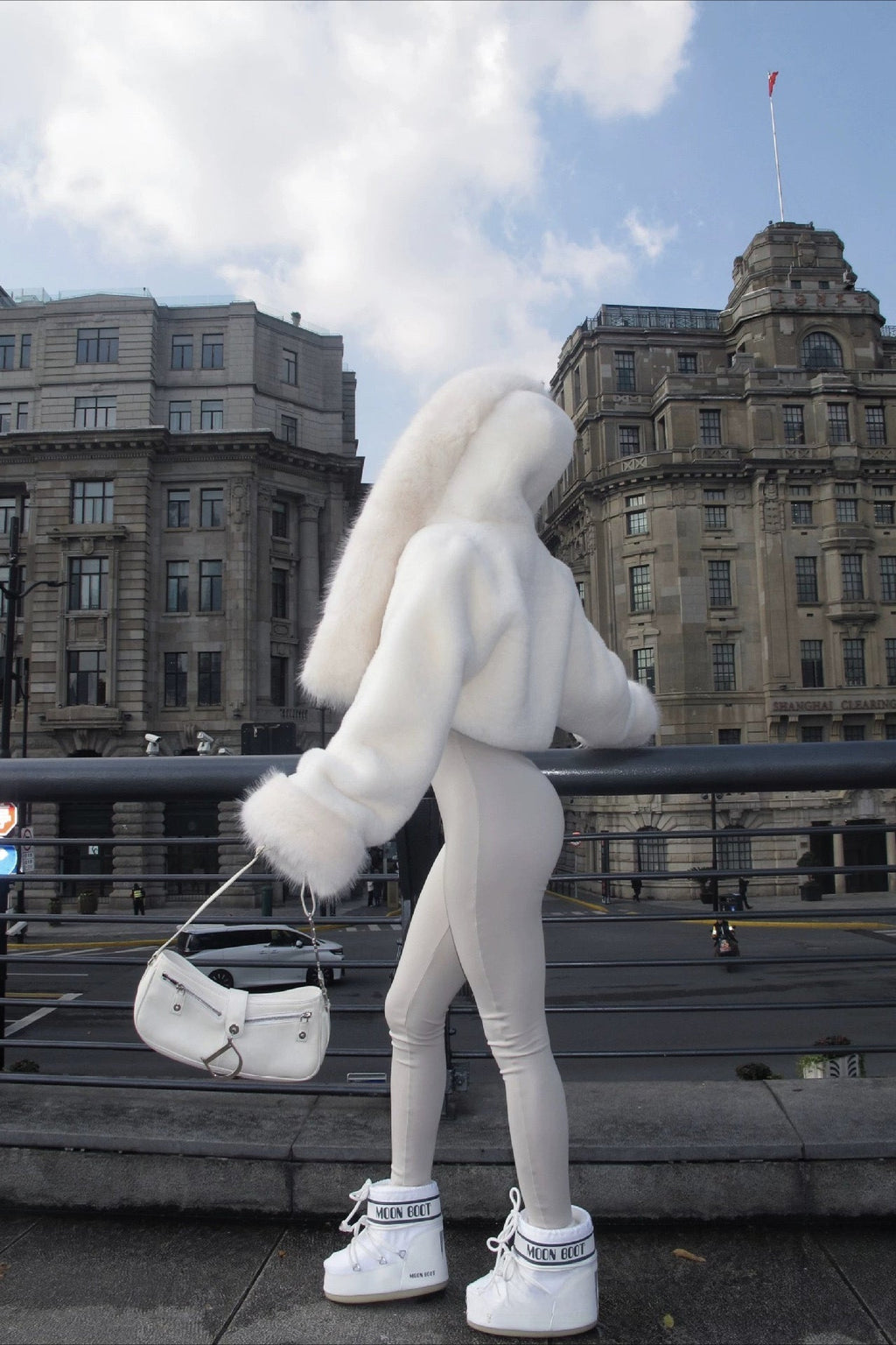 Louise | Veste courte à capuche en fausse fourrure pour femmes