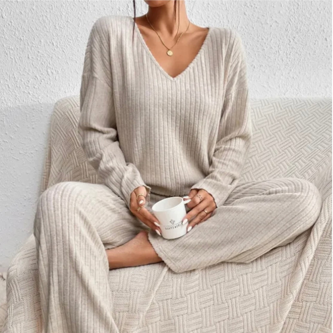 Marlene | Ensemble en Tricot Côtelé à Manches Longues et Col V pour Femmes