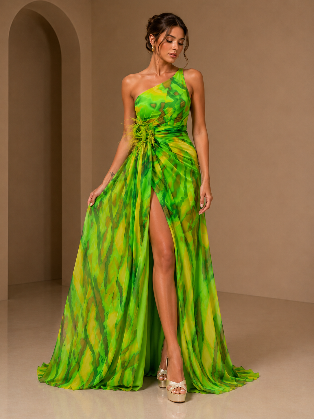 Mitchell | Robe maxi abstraite à une épaule pour invitées de mariage