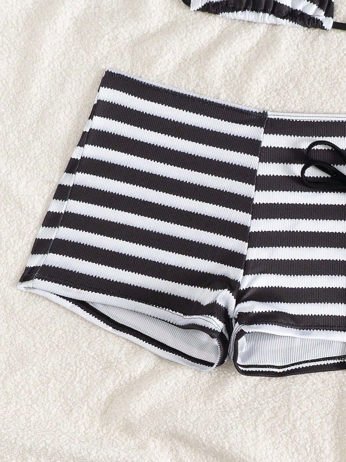 Patty | Ensemble de bikini triangle en crochet rayé pour femmes avec couverture